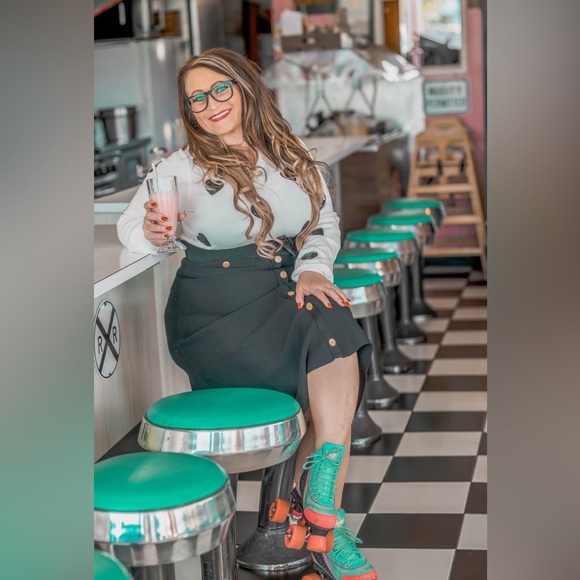 Welcome to JAXXANDGEE - our retail dream!🩷 - Picture 3 of 10